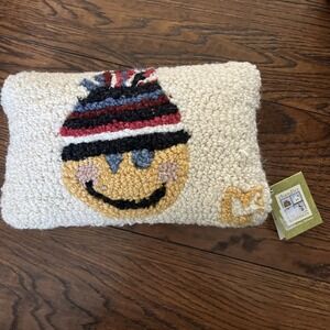 NWT Chandler 4 Corners Emoji In Snow hat  8" x 12" Wool Hooked Pillow